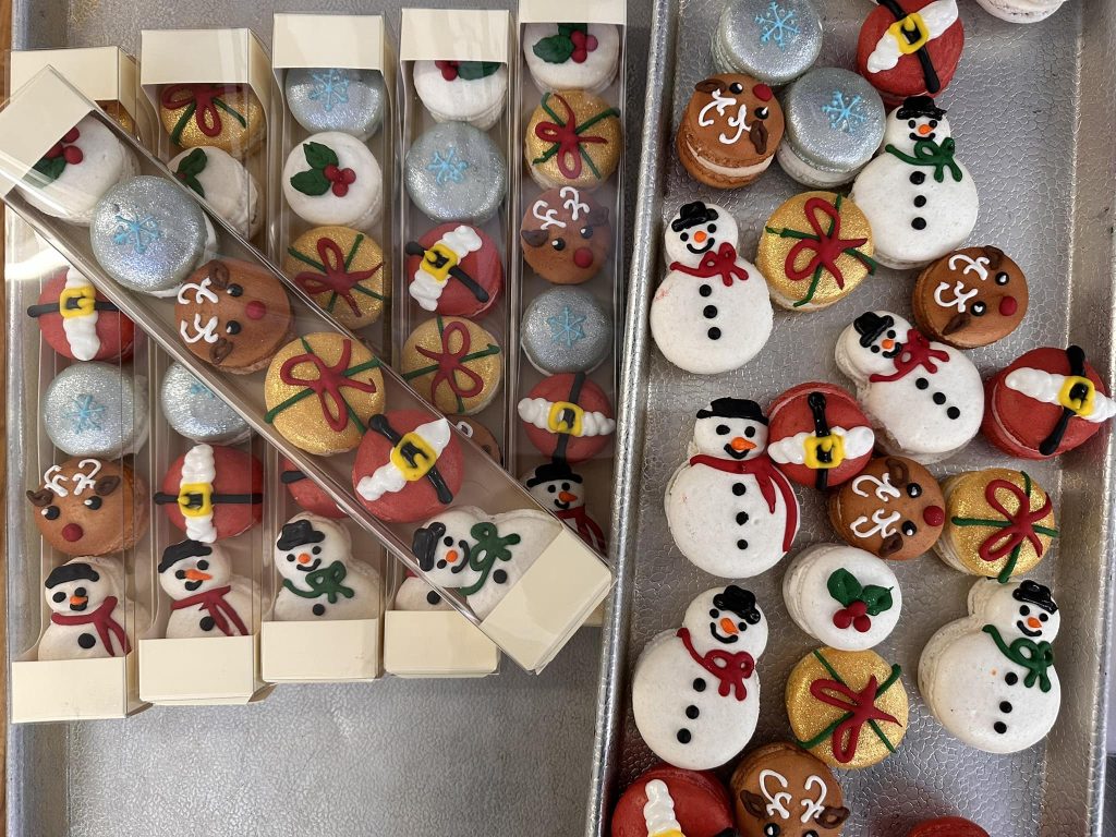 Christmas macarons