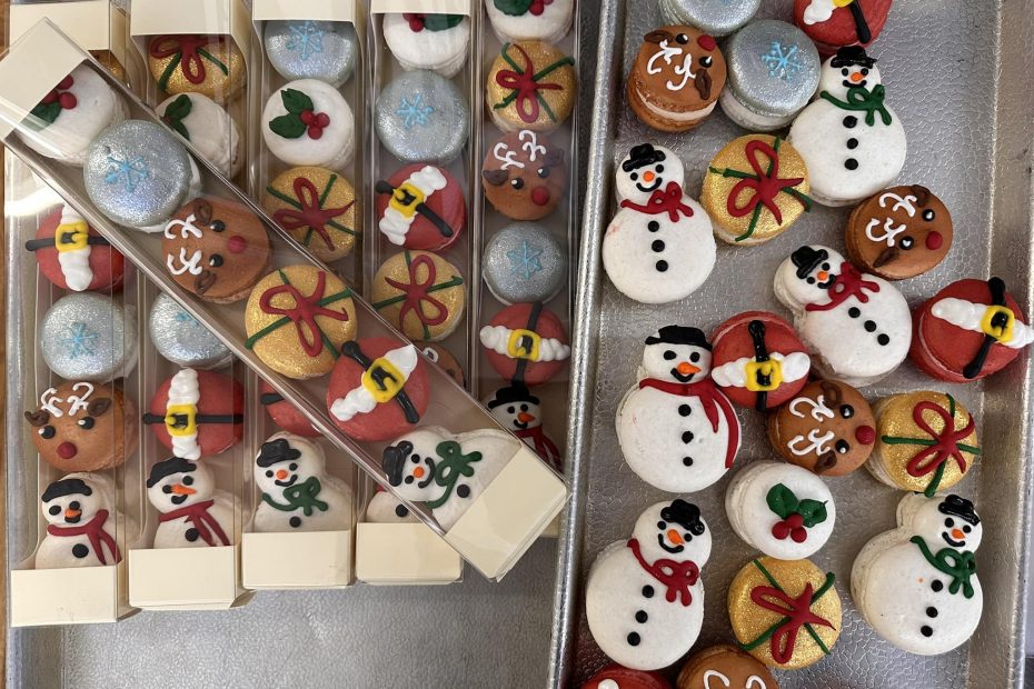 Christmas macarons