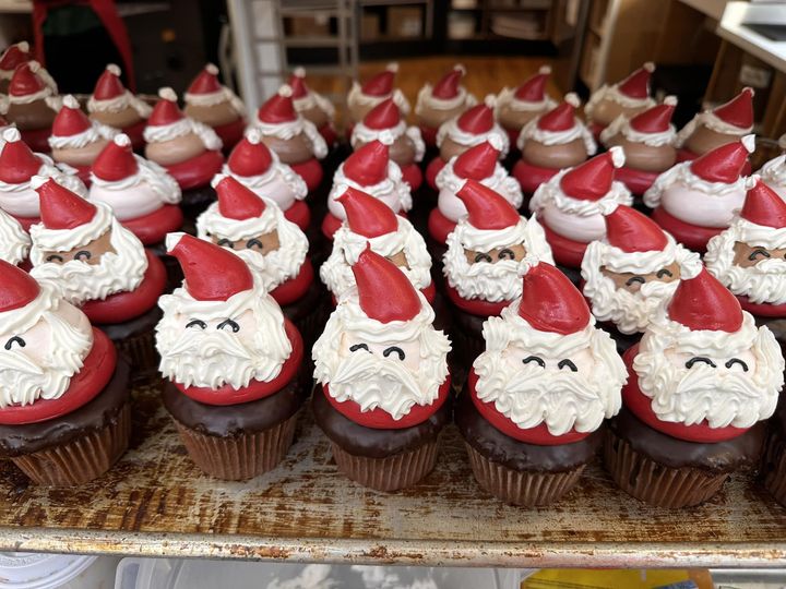 santa cupcake