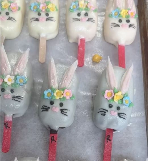 Easter cakesicles