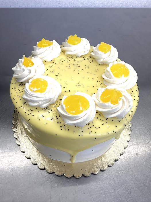 Poppyseed cake filled with lemon